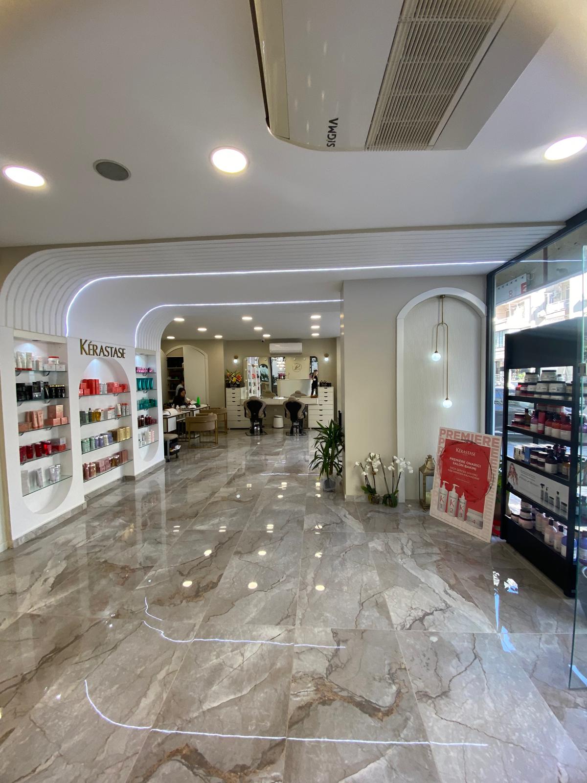 Süleyman Ada merkez şube geniş salon görünümü